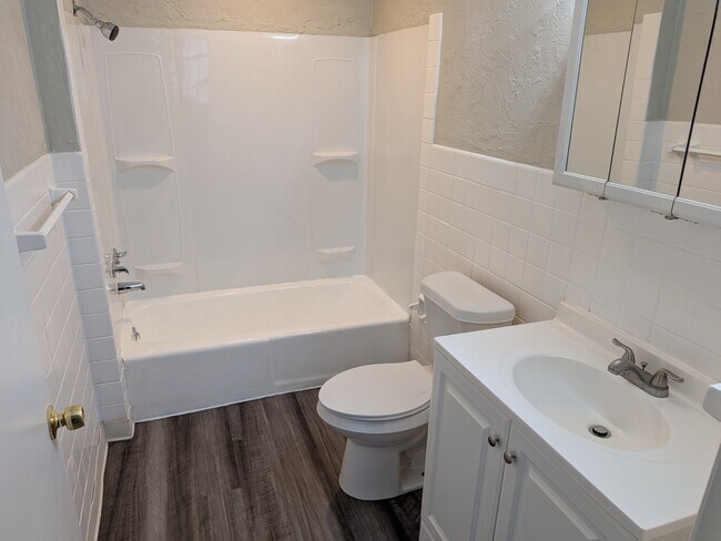 Foto del edificio - Spacious two bedroom apartment close to the city