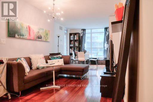 Photo du bâtiment - 219 Fort York Blvd