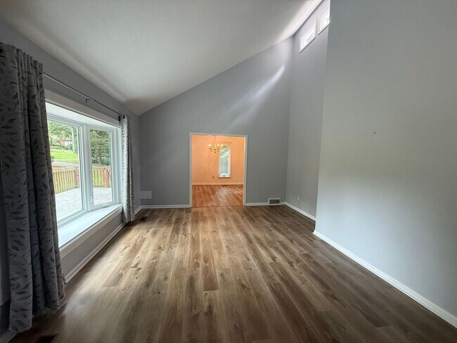 Building Photo - 208 Sonata Dr