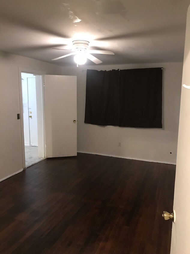 Building Photo - 420 Bates Way