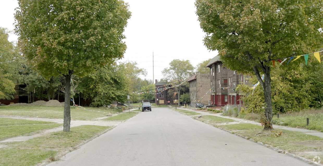 Primary Photo - 1747 Page Ave