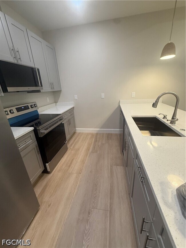 Foto del edificio - 103 Pennfield St