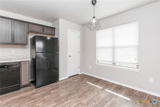 Building Photo - 2313 Vicksburg Ln