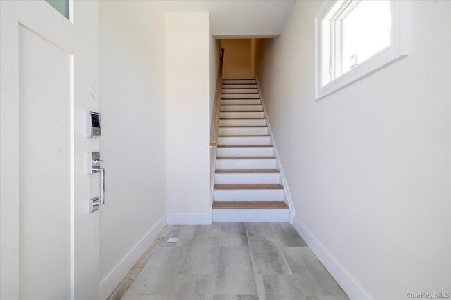 Building Photo - 8 1st St