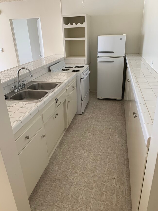 Kitchen - 11139 Acama St