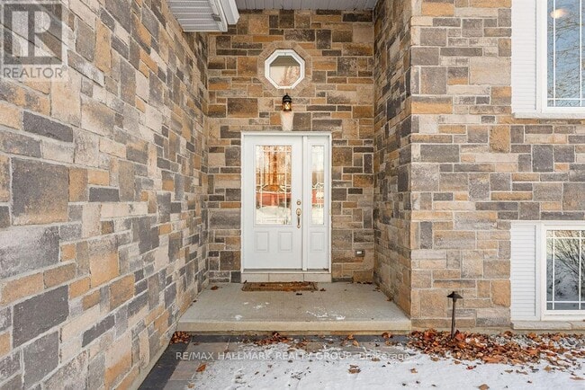 Building Photo - 1319 Country Ln