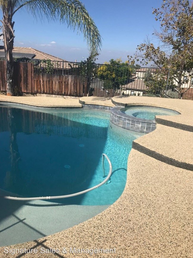 Foto del edificio - 4 br, 2.5 bath House - 1135 W Chase Circle