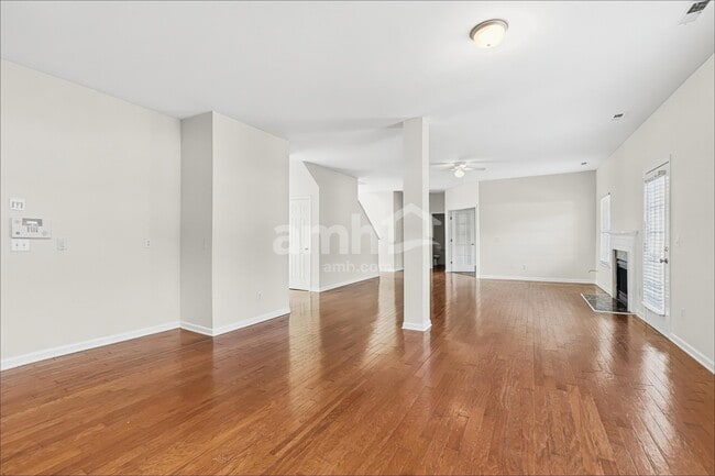 Foto del edificio - 1010 Golden Crest Dr