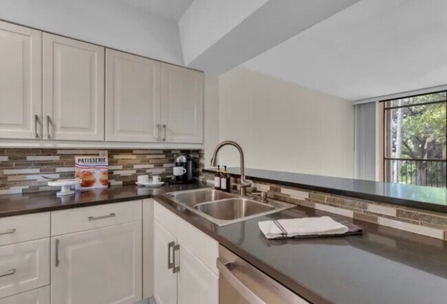 Building Photo - 2930 SW 87th Ter