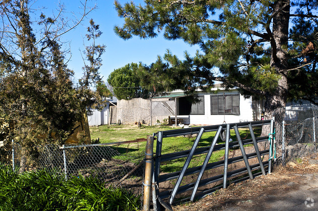Building Photo - 3925 Finley Ave
