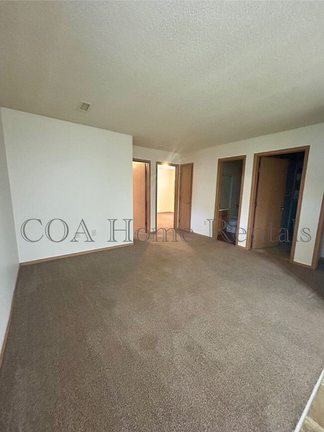 Building Photo - NorthEast Duplex