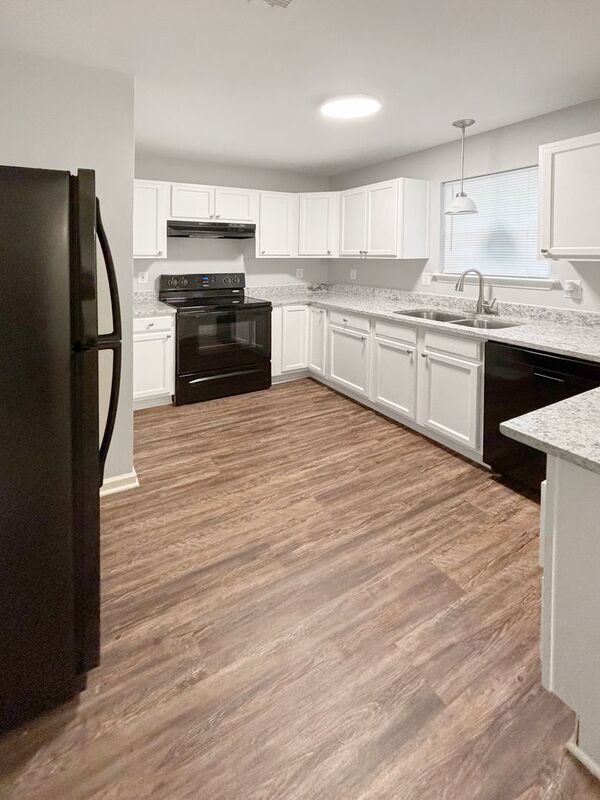 Building Photo - 8806 Sharonbrook Dr