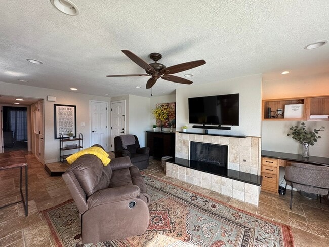 Building Photo - Riverfront 2BR Condo Great Views, Luxury Furnished incl UTILITIES