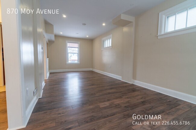 Building Photo - Large Walkerville home with finished loft,...