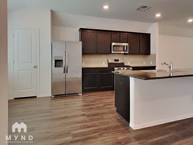 Foto del edificio - 5418 Tuck Trail
