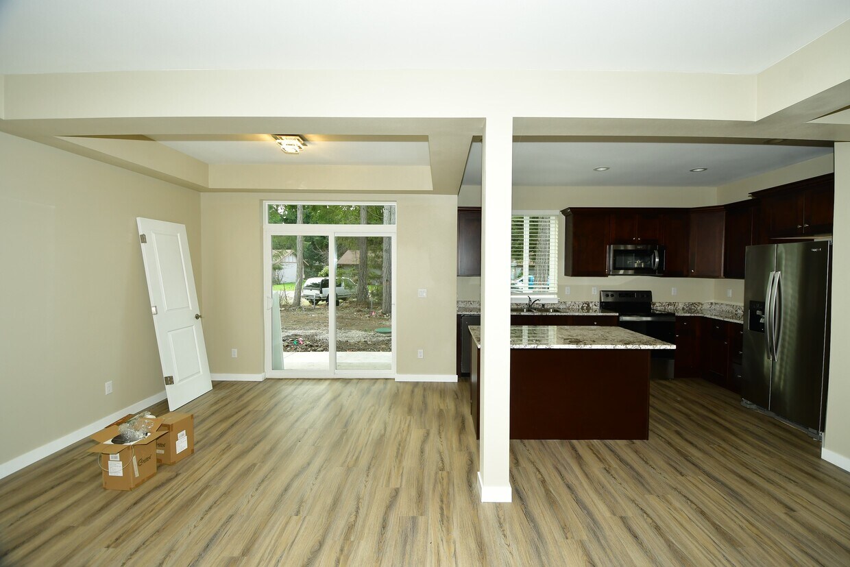 Kitchen (new flooring everywhere) - 954 152nd St E