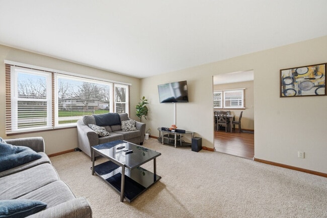 Building Photo - 1071 Johnston Dr