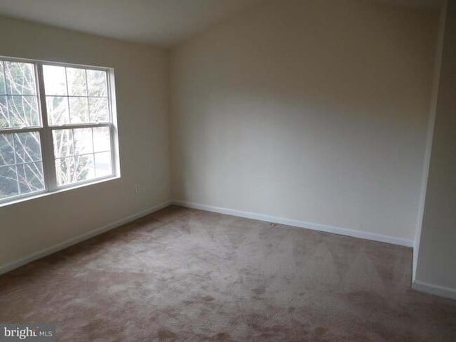 Building Photo - 5634 Crestwood Ct