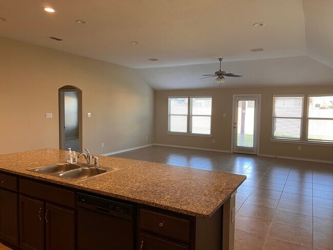 Building Photo - 2545 Old Buck Dr