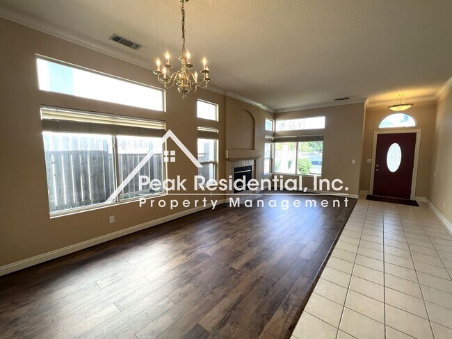 Foto del edificio - Wonderful Roseville 3bd/2ba House With 3 C...