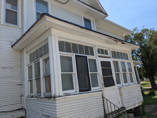 Building Photo - 1712 8th St