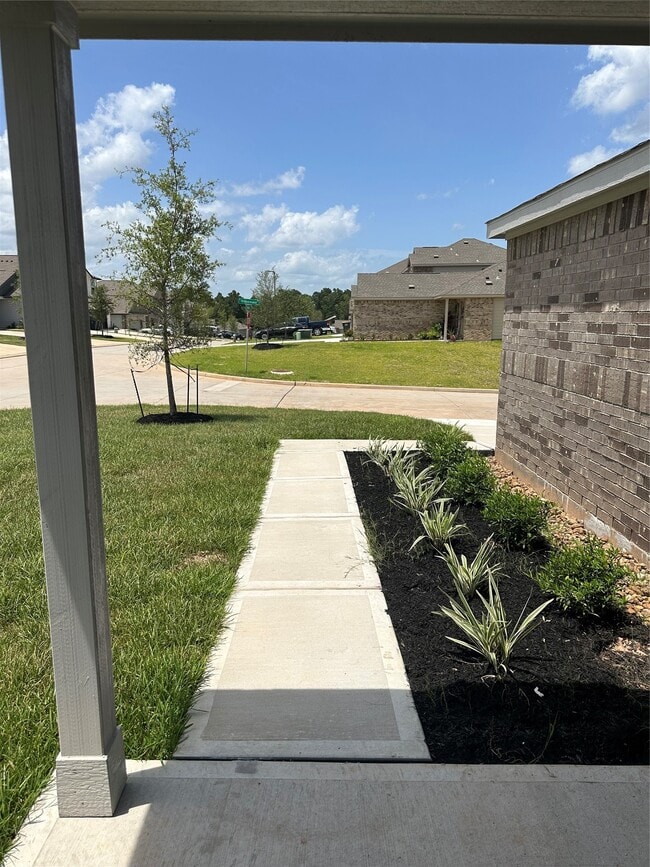 Building Photo - 15131 Willowater Dr