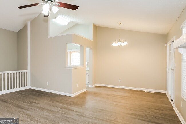 Foto del edificio - 380 Pleasant Valley Rd