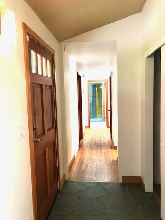 Foto del edificio - 2304 100th Ave NE