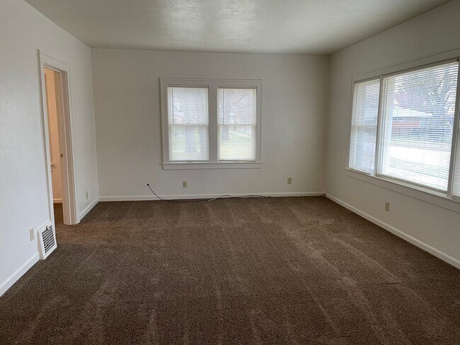 Building Photo - Nice 2 Bedroom Home in Elkhart for Rent