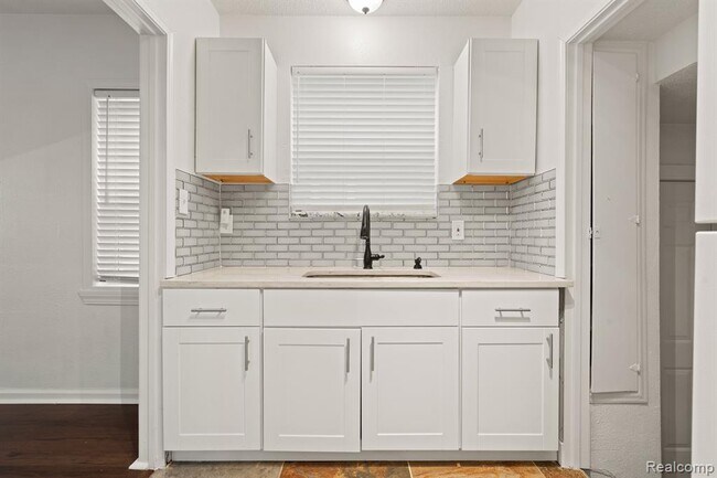 Foto del edificio - 5081 Wayburn St