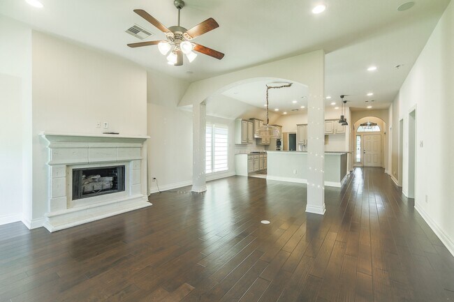 Foto del edificio - 13803 Royal Ridge Dr