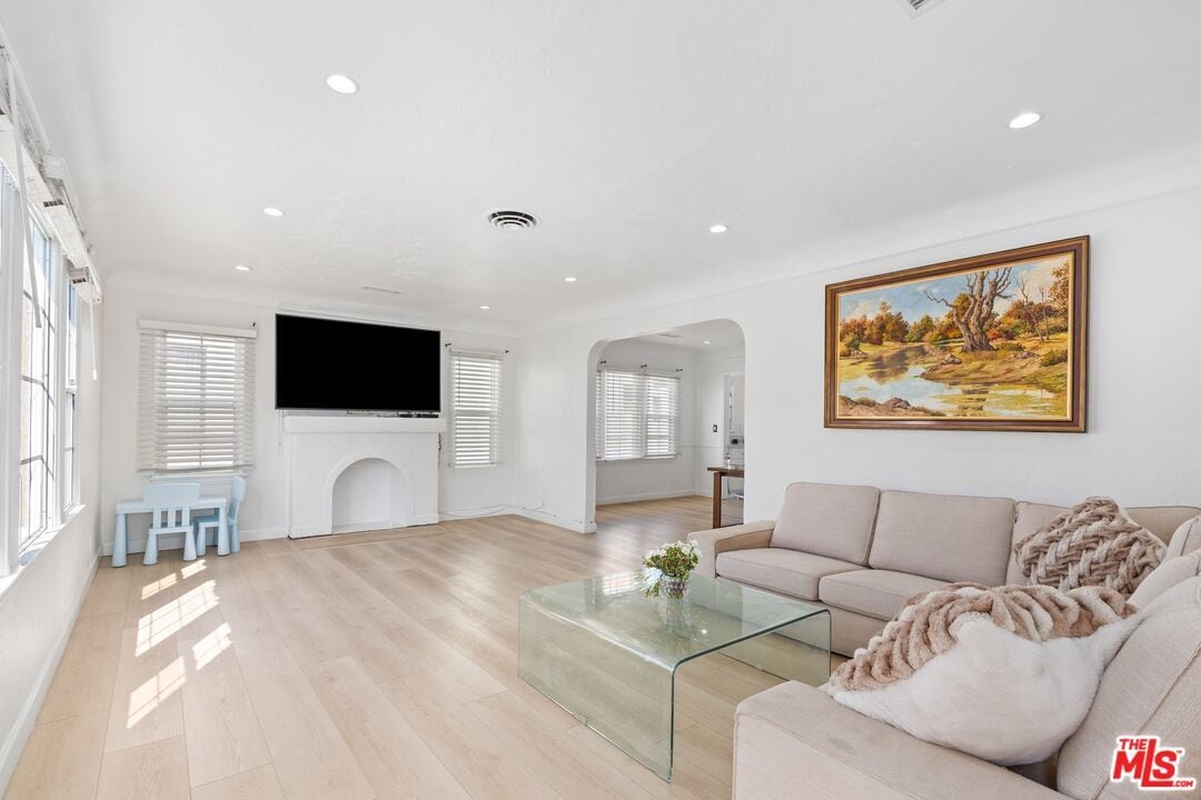 Foto principal - 1428 S Sherbourne Dr