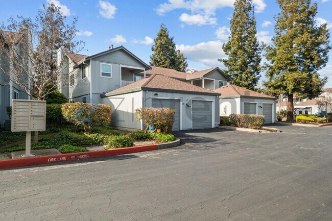 Building Photo - 1894 Shirley Dr