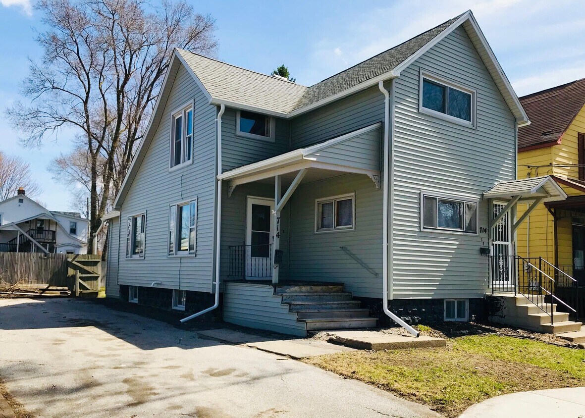 714 Litchfield St Unit 1, Bay City, MI 48706 Apartments in Bay City