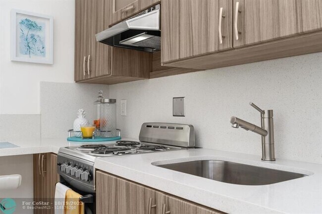 Foto del edificio - 620 NE 2nd Ct