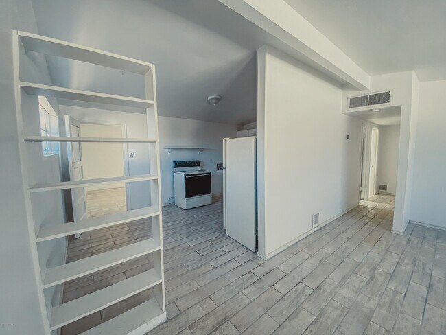 Building Photo - 2131 Garrison Rd