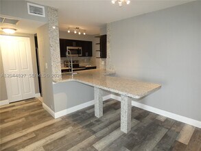 Building Photo - 2831 N Oakland Forest Dr