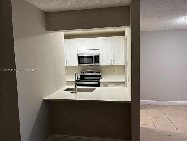 Building Photo - 617 Meadows Cir