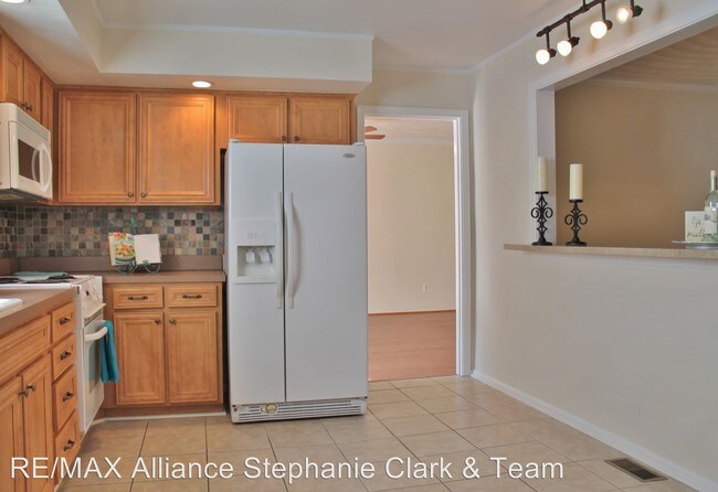 Foto del edificio - 4 br, 2.5 bath House - 424 Old Forge Court