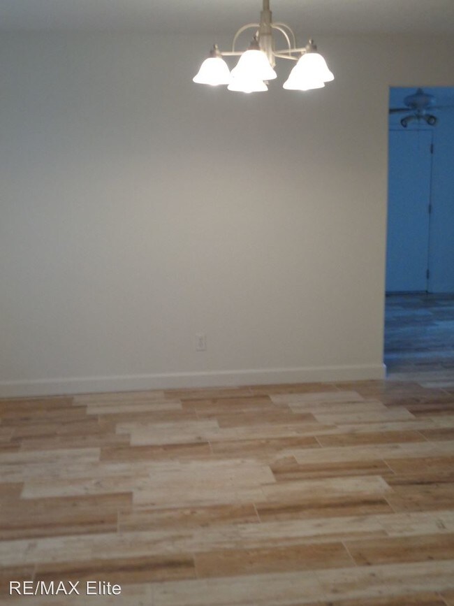 Building Photo - 4 br, 2 bath House - 217 Bella Coola Dr.