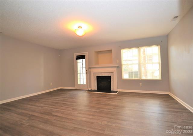 Foto del edificio - 3260 Barons Court Rd