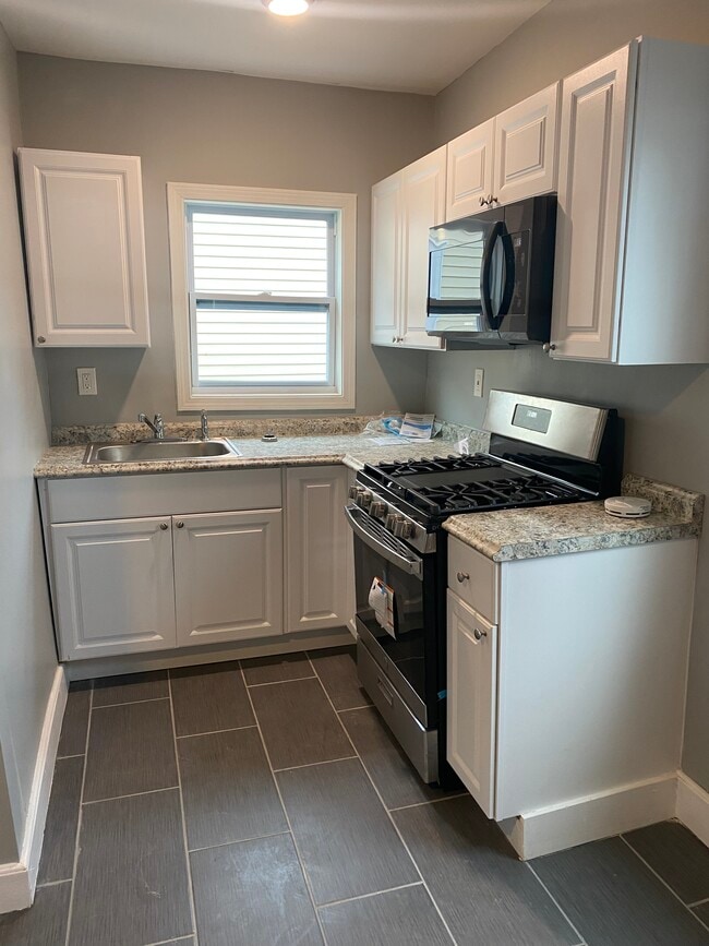 Kitchen - 194 Messer St