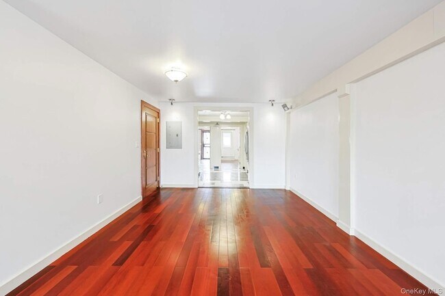 Foto del edificio - 21-63 23rd Street Unit 2