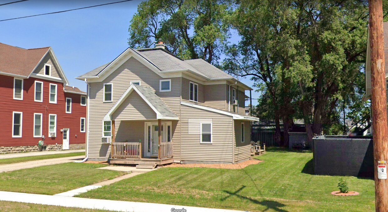 Building Photo - 404 Broad St