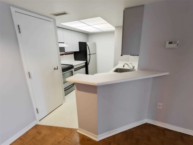 Building Photo - 1001 Bay St.