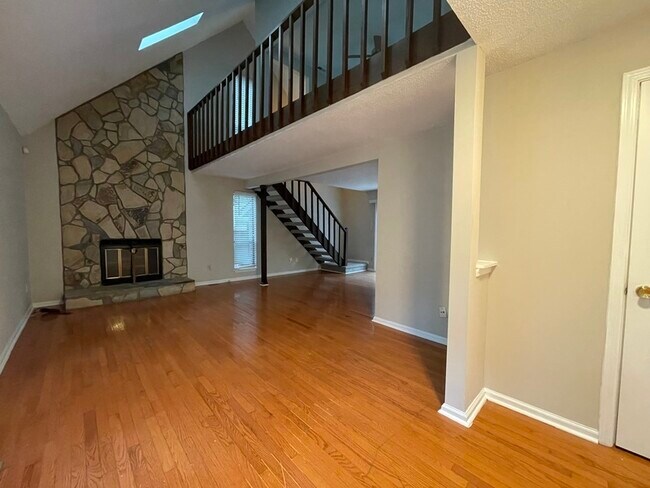 Foto del edificio - 2308 Brook Canyon Dr