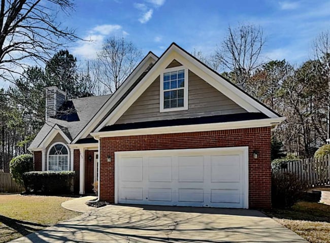 Building Photo - 2182 Moorewood Ln S E