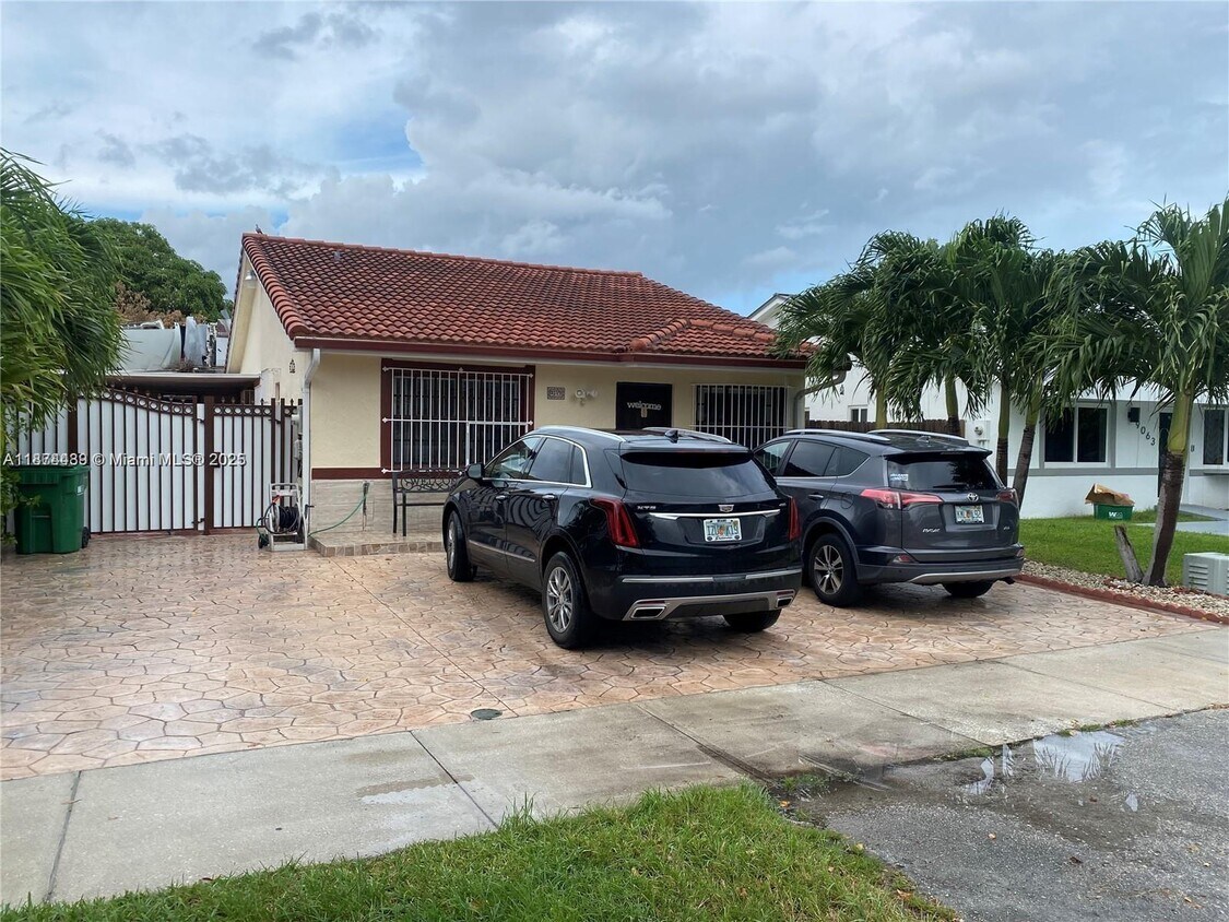 Foto principal - 9075 NW 117th Terrace