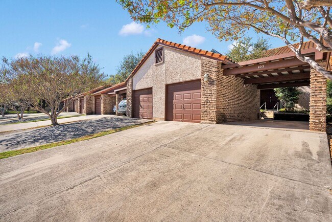 Building Photo - Townhome for Rent near 281 & Brookhollow