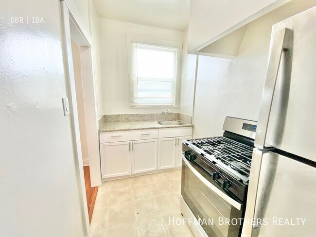 Building Photo - 565 Heliotrope Dr